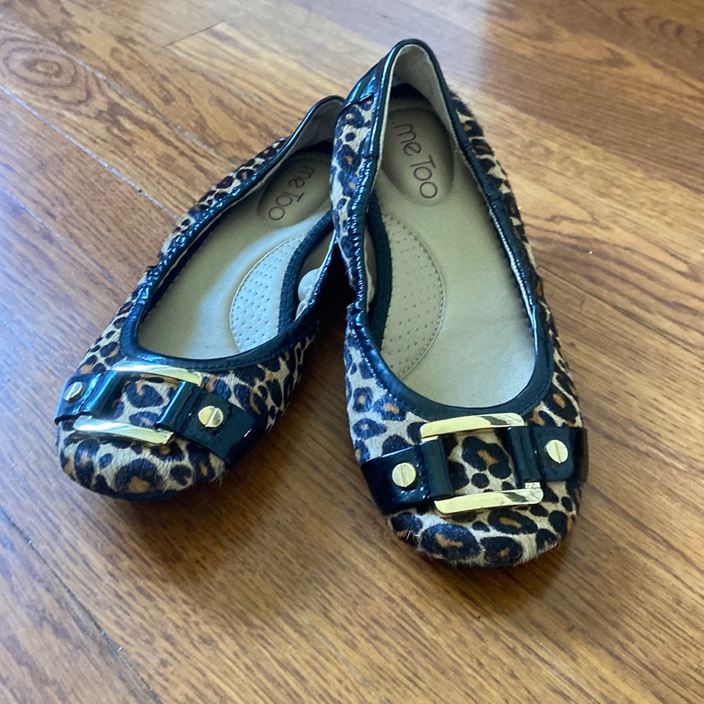 Me Too leopard print flats with buckle *Like New*